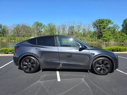 Used 2025 Tesla Model Y Long Range RWD image 6