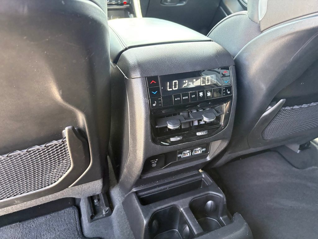 Used 2023 Jeep Grand Cherokee L Overland w/ Luxury Tech Group IV AWD/4WD image 19
