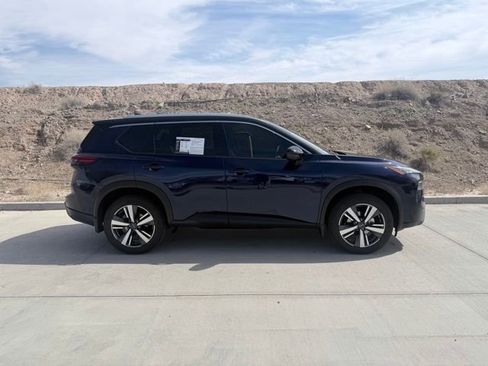 Certified 2025 Nissan Rogue SL w/ SL Premium Package image 4