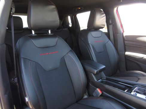 Used 2025 Jeep Compass Trailhawk AWD/4WD image 10