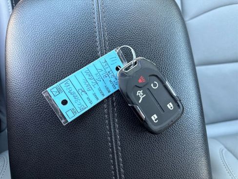 Used 2022 GMC Terrain SLT image 40