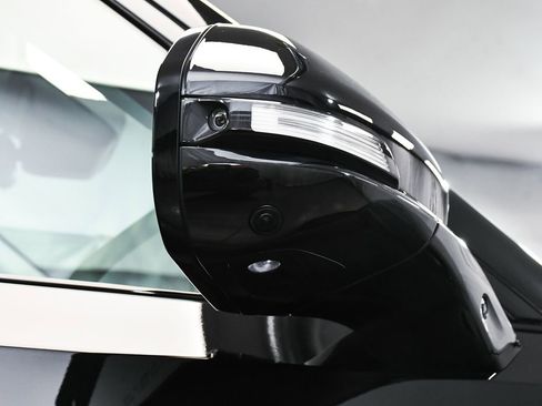 Used 2025 Rivian R1S Adventure image 86