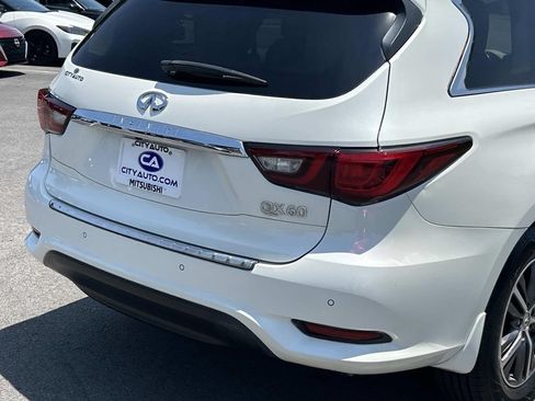 Used 2019 INFINITI QX60 Luxe w/ Essential Package FWD image 16
