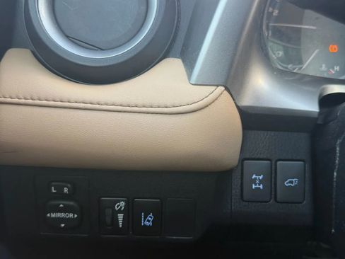 Used 2018 Toyota RAV4 Limited AWD/4WD image 20