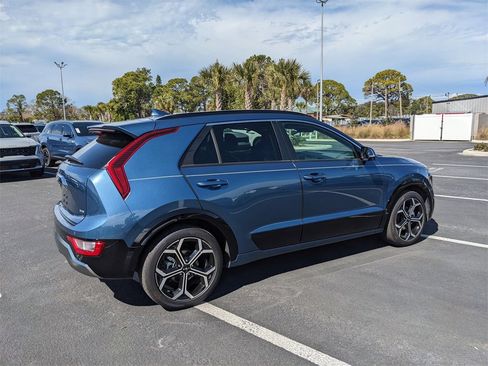 Certified 2023 Kia Niro EX Touring image 9