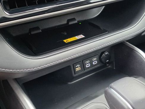 Used 2023 Toyota Highlander XLE AWD/4WD image 35