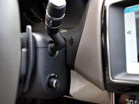 Used 2019 Jaguar XE Prestige image 38