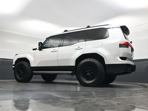 Used 2026 Lexus GX 550 w/ Accessory Package (2T) AWD/4WD image 45