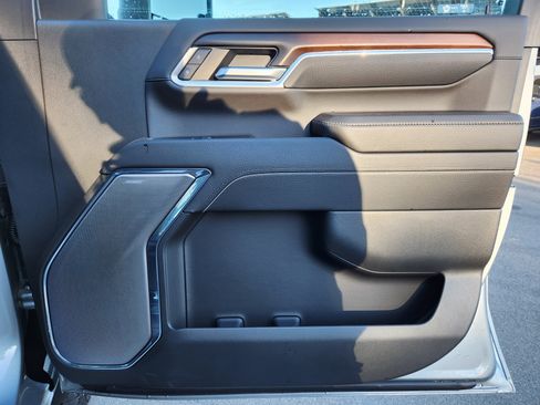 Used 2024 GMC Sierra 2500 Denali w/ Denali Reserve Package image 17