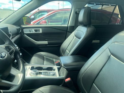 Used 2021 Ford Explorer Limited w/ Hybrid Equipment Group 310A AWD/4WD image 5