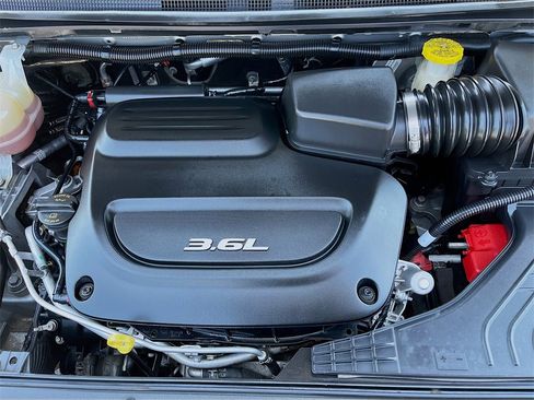 Used 2018 Chrysler Pacifica Touring-L image 30