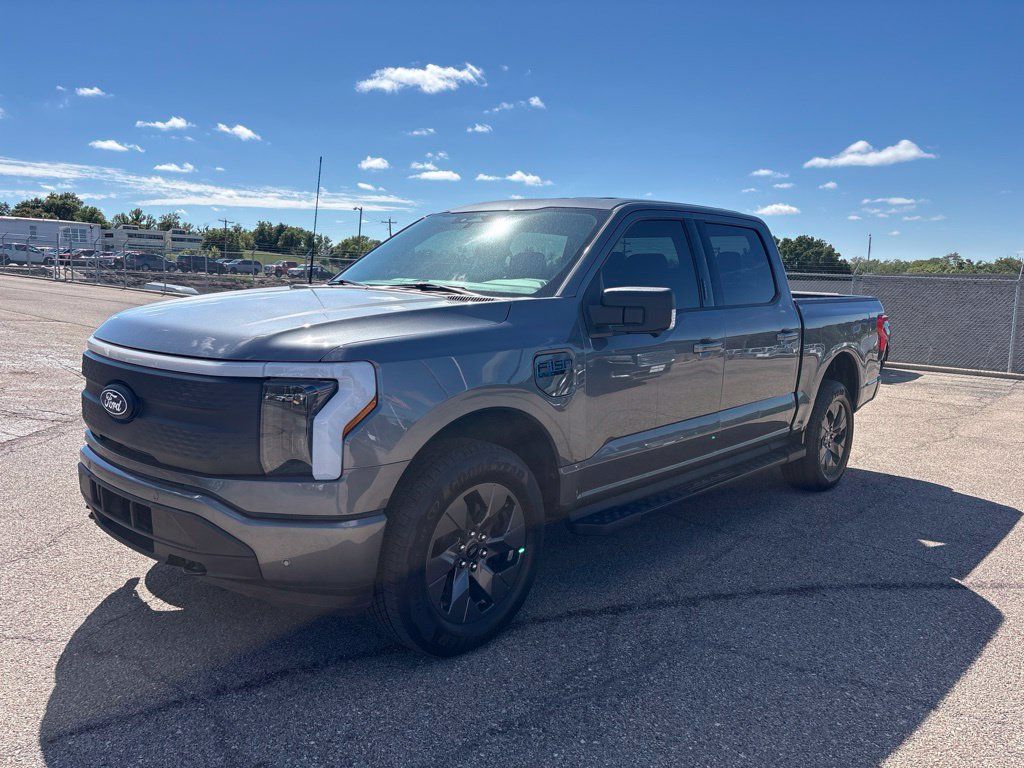 Used 2024 Ford F150 Lightning Flash AWD/4WD image 3