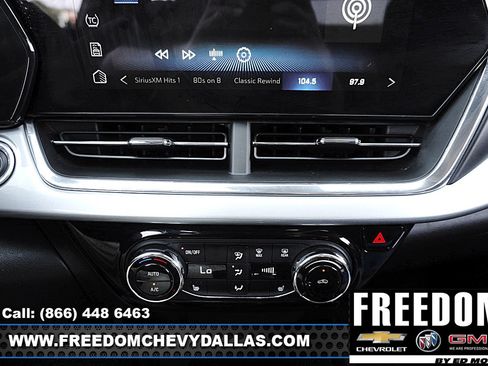 Certified 2025 Chevrolet Trax LT w/ Driver Confidence Package FWD image 16