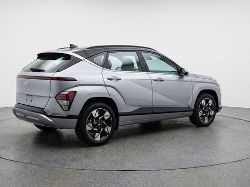 Used 2025 Hyundai Kona SEL image 9