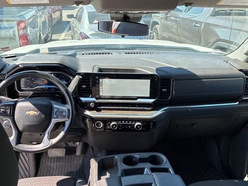 Used 2023 Chevrolet Silverado 1500 LT AWD/4WD image 4