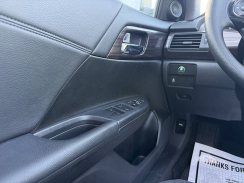 Used 2016 Honda Accord EX image 31