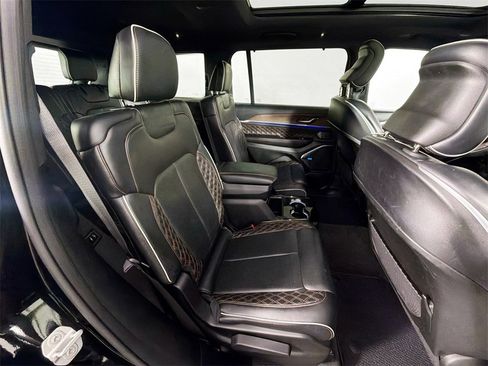 Used 2021 Jeep Grand Cherokee L Summit w/ Luxury Tech Group V image 27