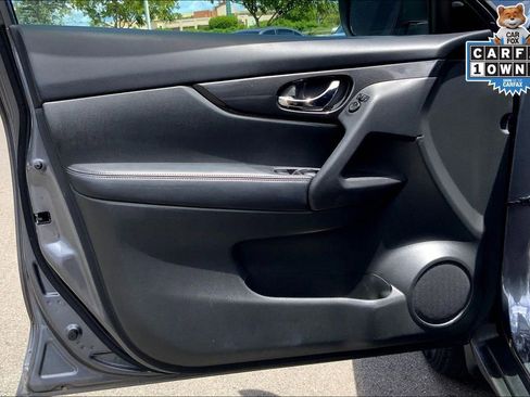 Used 2017 Nissan Rogue SV w/ SV Premium Package image 23