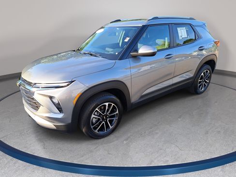 Used 2025 Chevrolet TrailBlazer LT AWD/4WD image 1
