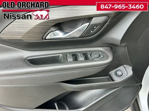 Used 2022 GMC Terrain SLE w/ Driver Convenience Package image 12