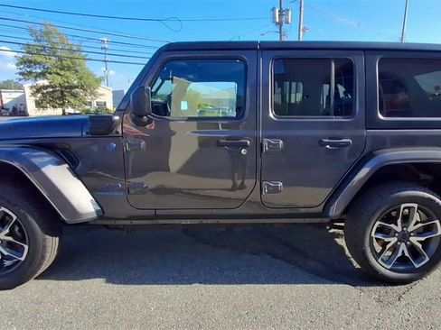 Used 2024 Jeep Wrangler Unlimited w/ Convenience Group image 5