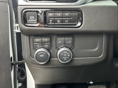 Used 2025 GMC Yukon Denali image 25