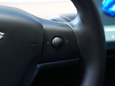 Used 2021 Tesla Model Y Long Range image 40