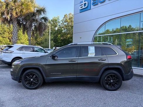Used 2015 Jeep Cherokee Latitude w/ Comfort/Convenience Group AWD/4WD image 2