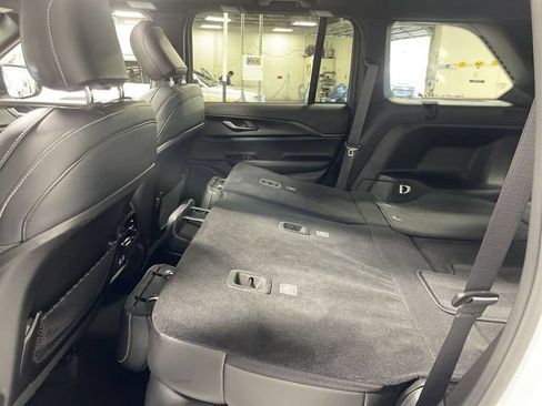 Used 2024 Jeep Grand Cherokee Altitude AWD/4WD image 24