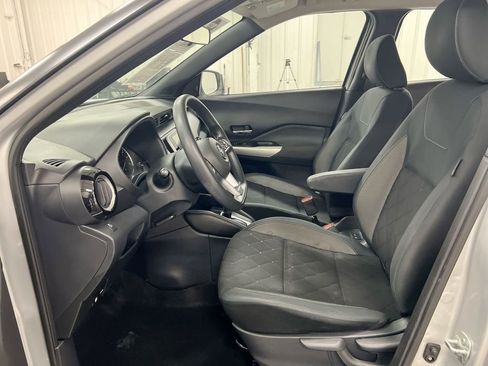 Used 2019 Nissan Kicks SV FWD image 19