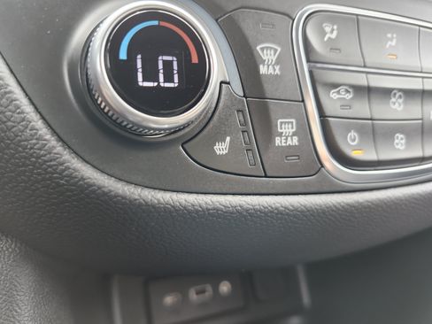 Used 2024 Chevrolet Equinox LT FWD image 8