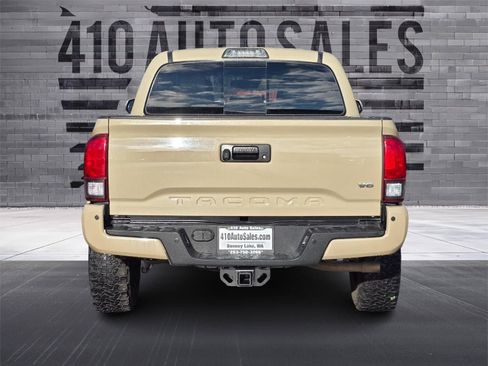 Used 2018 Toyota Tacoma TRD Sport image 4