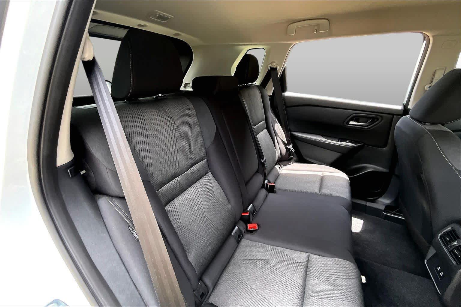 Certified 2026 Nissan Rogue SV FWD image 20