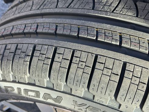 Used 2025 Volvo XC90 B6 Plus image 12