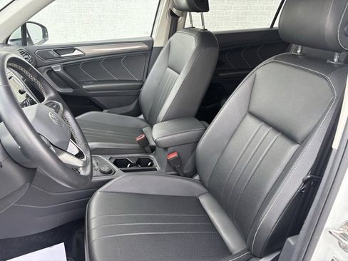 Used 2024 Volkswagen Tiguan SE image 9