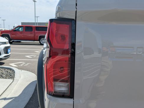 New 2026 Chevrolet Colorado ZR2 w/ Midnight Edition AWD/4WD image 47