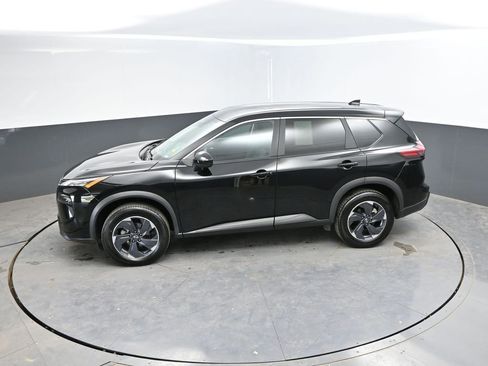 Used 2024 Nissan Rogue SV FWD image 27