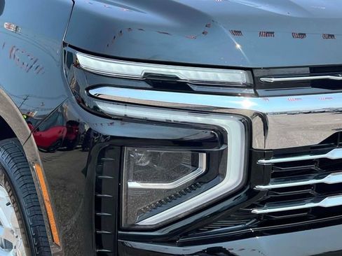 Used 2026 Chevrolet Suburban LT w/ Comfort Package AWD/4WD image 10