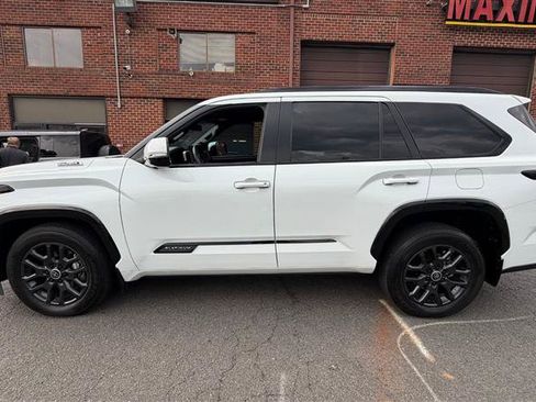 Used 2024 Toyota Sequoia Platinum AWD/4WD image 17