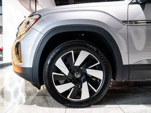 Used 2025 Volkswagen Atlas Cross Sport SE image 34