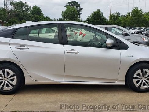 Used 2018 Toyota Prius Two w/ Prius Two Safety Plus Package FWD image 7
