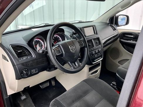 Used 2017 Dodge Grand Caravan SE image 16