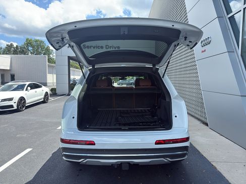 Used 2023 Audi Q7 3.0T Prestige AWD/4WD image 6