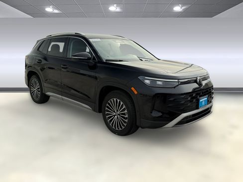 Used 2025 Volkswagen Tiguan S image 6