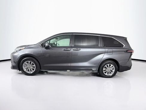 Used 2025 Toyota Sienna XLE FWD image 6