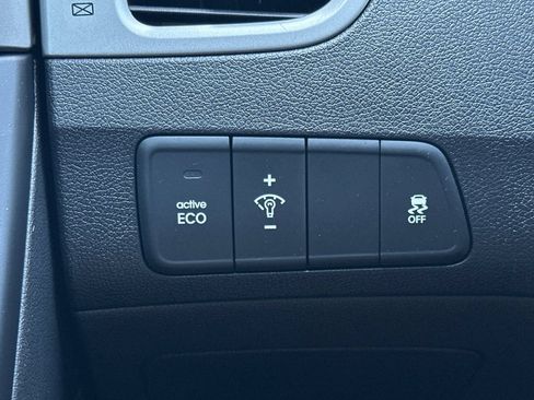 Used 2016 Hyundai Elantra Limited w/ Option Group 04 FWD image 25