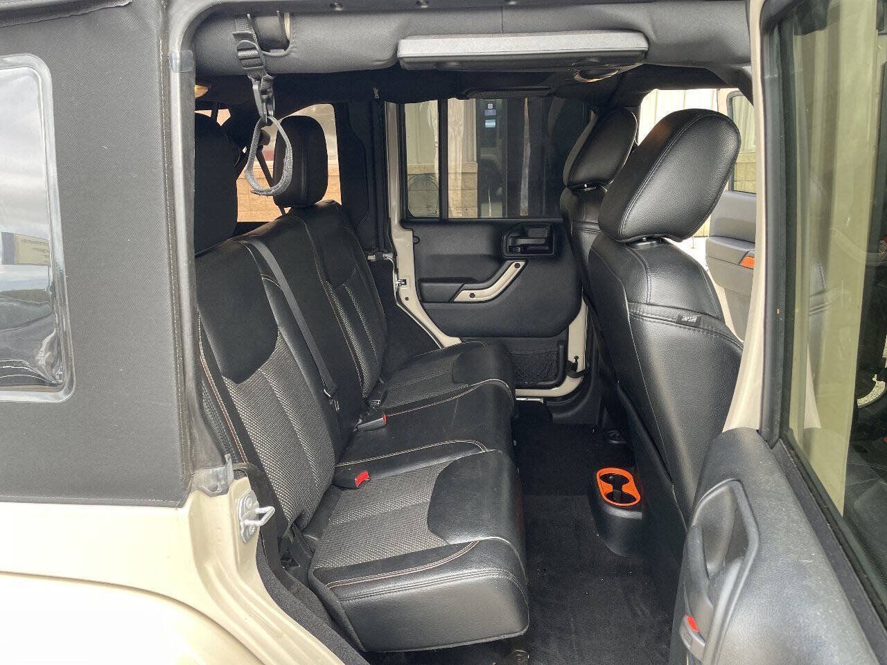 Used 2016 Jeep Wrangler Unlimited Sahara AWD/4WD image 33