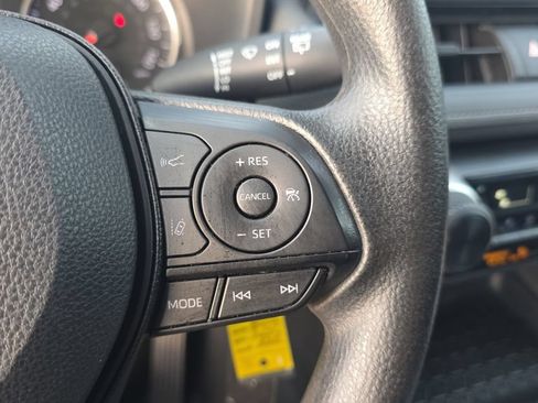 Used 2019 Toyota RAV4 LE FWD image 20