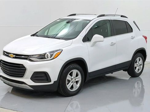 Used 2018 Chevrolet Trax LT w/ LT Convenience Package image 2