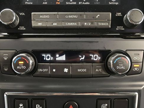 Used 2024 Nissan Titan SV w/ SV Convenience Package AWD/4WD image 24